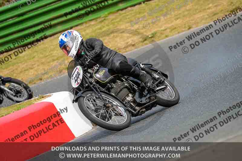 Vintage motorcycle club;eventdigitalimages;mallory park;mallory park trackday photographs;no limits trackdays;peter wileman photography;trackday digital images;trackday photos;vmcc festival 1000 bikes photographs